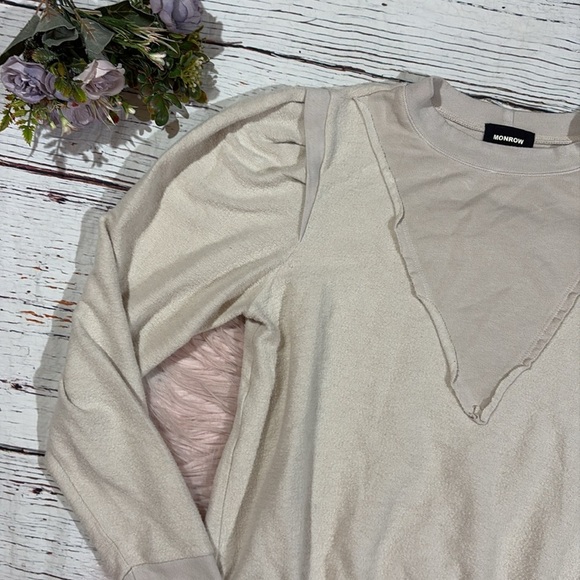 Monrow Women's Supersoft Fleece Sweatshirt With Tucked Sleeve - Picture 5 of 9